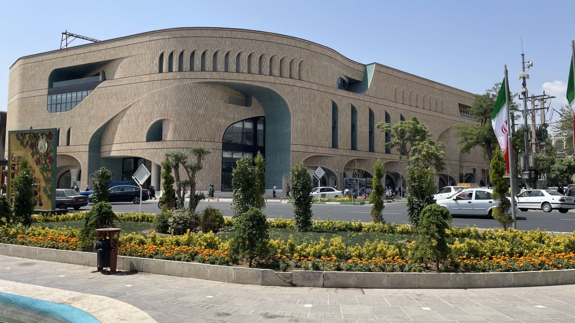 پروژه مجتمع تجاری و پارکینگ طبقاتی آفتاب در کلانشهر اراک